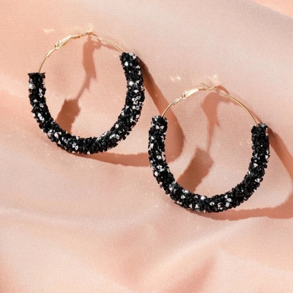 *Chrissy* Black Sparkling Earrings - Picture 3 of 4